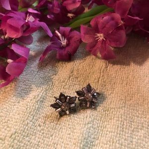 Black & clear crystal like star pierce earrings